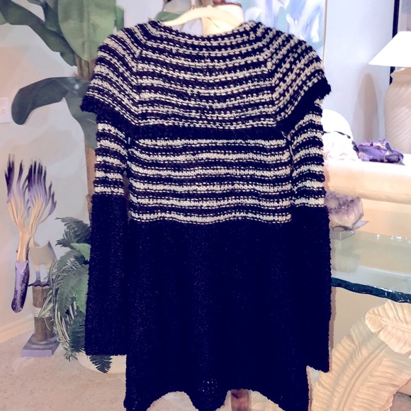 SZ S UMGEE SWEATER BLACK and WHITE NWOT - Picture 4 of 5